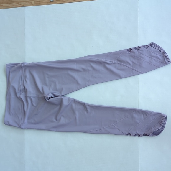 Under Armour Heat Gear Compression Cut Out Capri Cropped Yoga Leggings - Picture 10 of 16